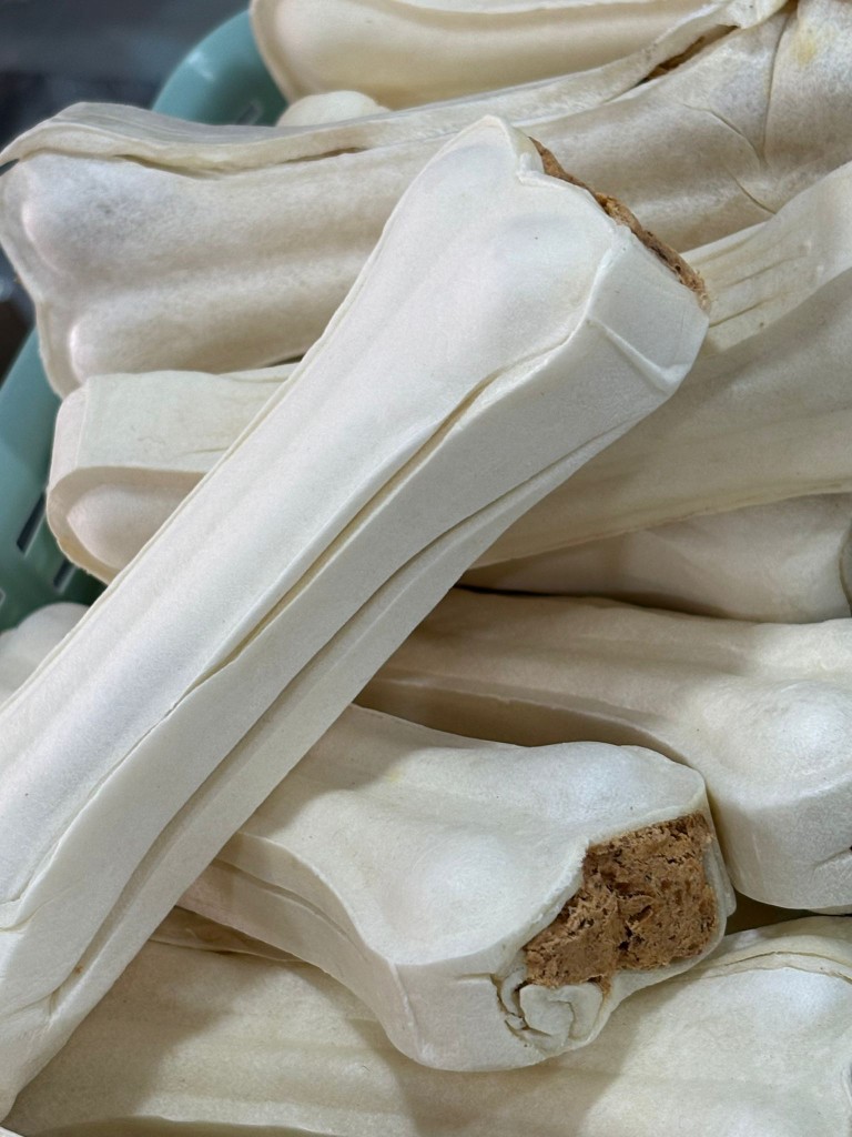 HUESO DE PIEL PRENSADA RELLENO